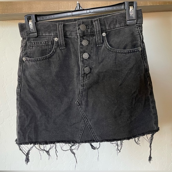Madewell|Rigid Denim A-Line Washed Black Mini Denim Skirt w Frayed Hem, Buttons• - Picture 15 of 16